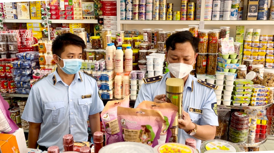  Cục QLTT sẽ tăng cường kiểm tra những mặt hàng có nhu cầu tiêu dùng tăng cao trong dịp Tết. Ảnh: Vũ Thảo