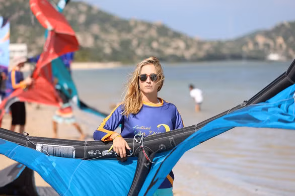 Ninh Thuận có nhiều bãi biển đẹp phù hợp để chơi môn lướt ván diều (Ảnh: Phan Rang Kite Center).