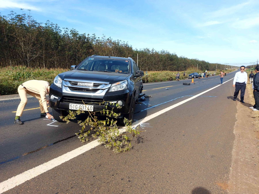 Lực lượng Công an nhanh chóng đến hiện trường. Ảnh: Thiên Di