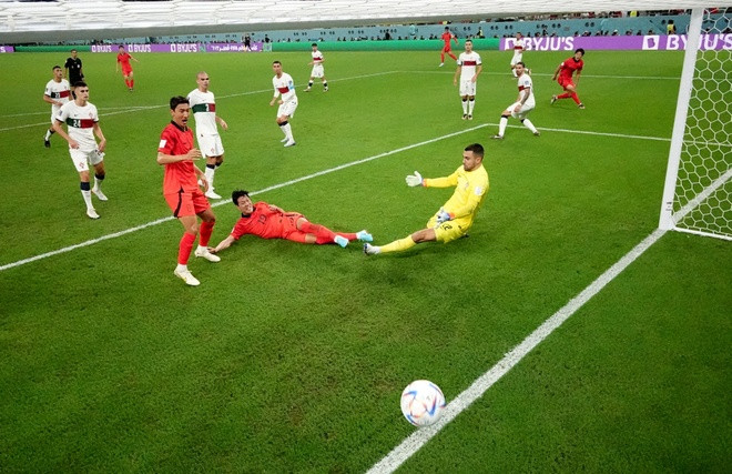 Hàn Quốc có bàn thắng san bằng cách biệt đến từ sai lầm của Ronaldo. Ảnh: FIFA