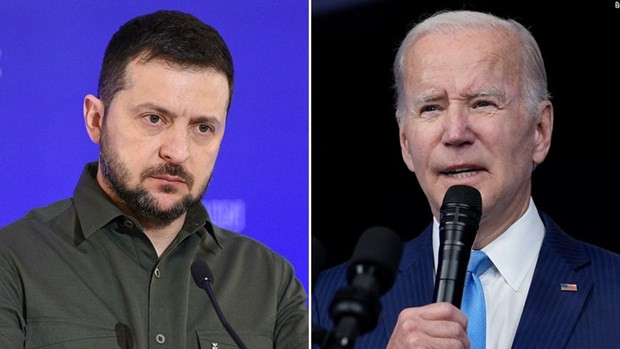 Tổng thống Ukraine Volodymyr Zelensky (trái) và Tổng thống Mỹ Joe Biden. (Nguồn: AP)
