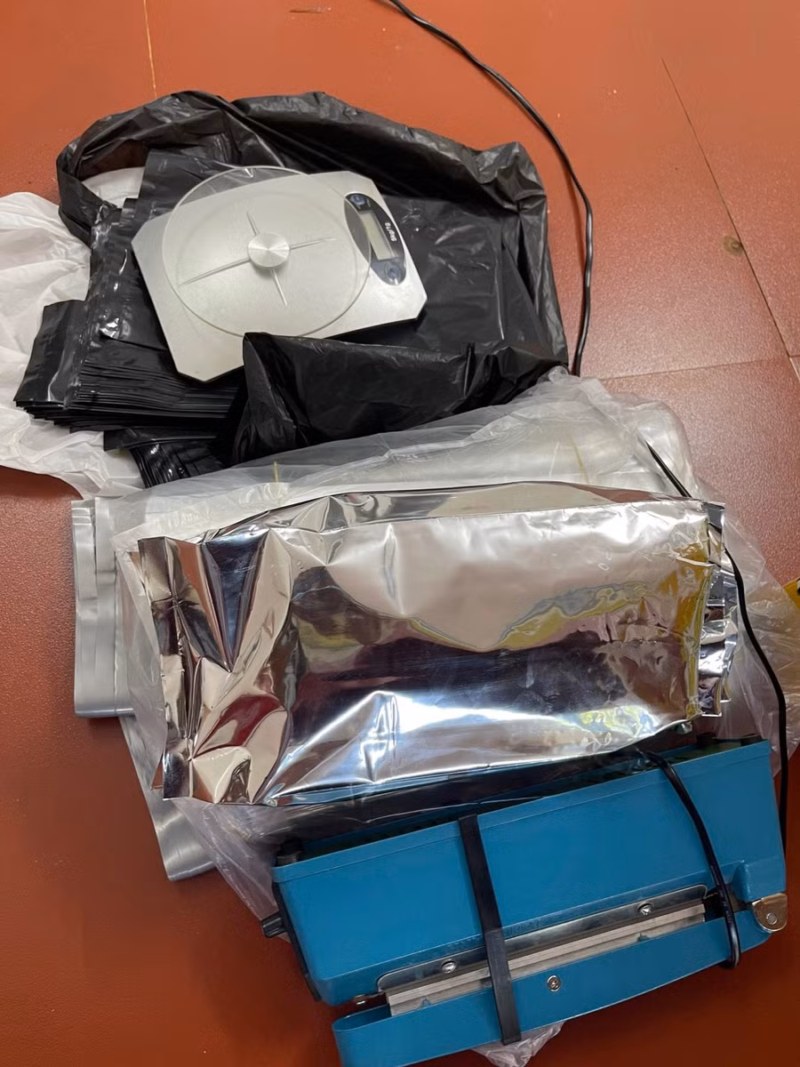 Cần sa đã được đóng gói. Ảnh: Lê Anh.