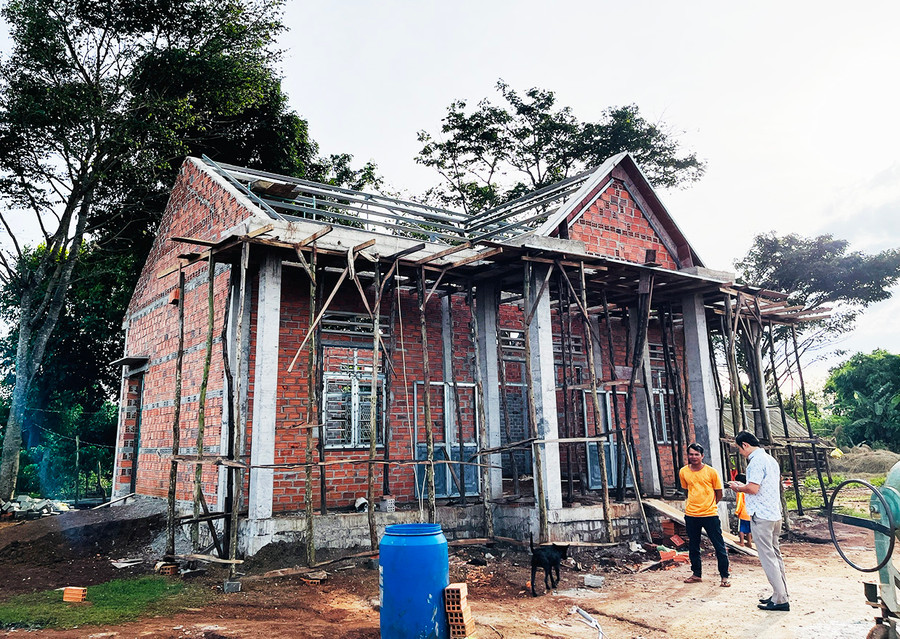 Với phương châm Nhà nước và Nhân dân cùng làm, hiện làng Dơ Nông Ó đang triển khai xây dựng nhà văn hóa. Ảnh: Mai Ka Với phương châm nhà nước và nhân dân cùng là, hiện làng Dơ Nông Ó đang triển khai xây dựng nhà văn hóa. Ảnh: Mai Ka