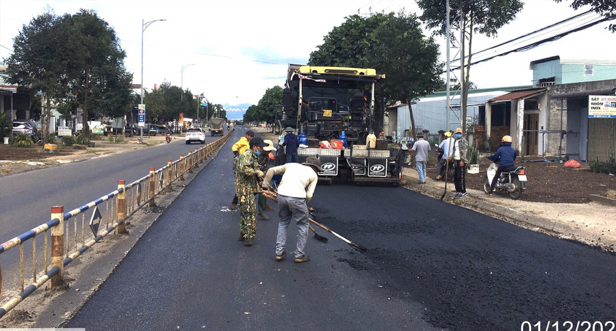 Thi công quốc lộ 19 mở rộng. Ảnh: Thanh Tuấn