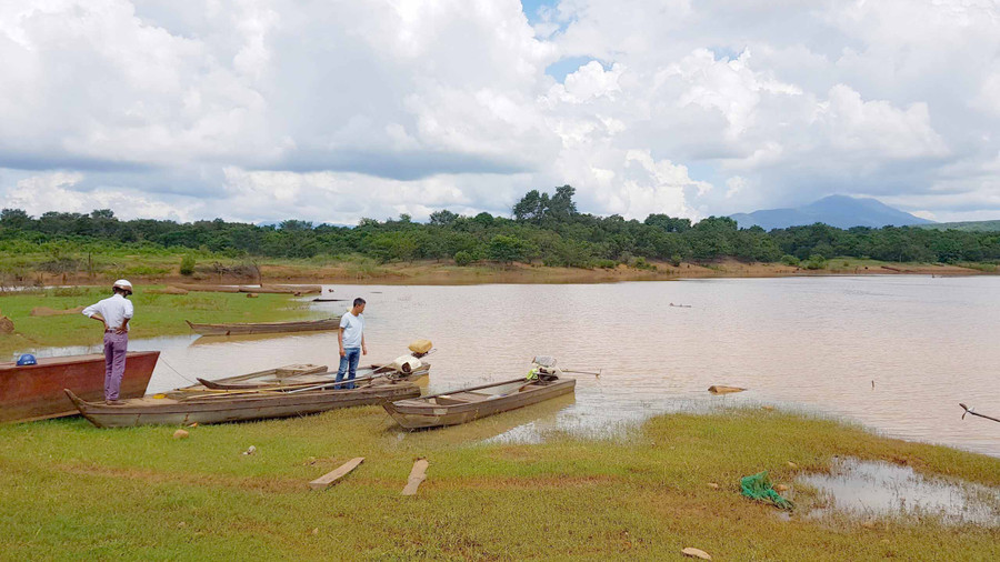 Xã Ia Khai (huyện Ia Grai) hiện có hơn 70 chiếc tàu, thuyền nhưng công tác kiểm tra, nhắc nhở người dân đảm bảo các biện pháp an toàn còn chưa thường xuyên. Ảnh: Lê Văn Ngọc