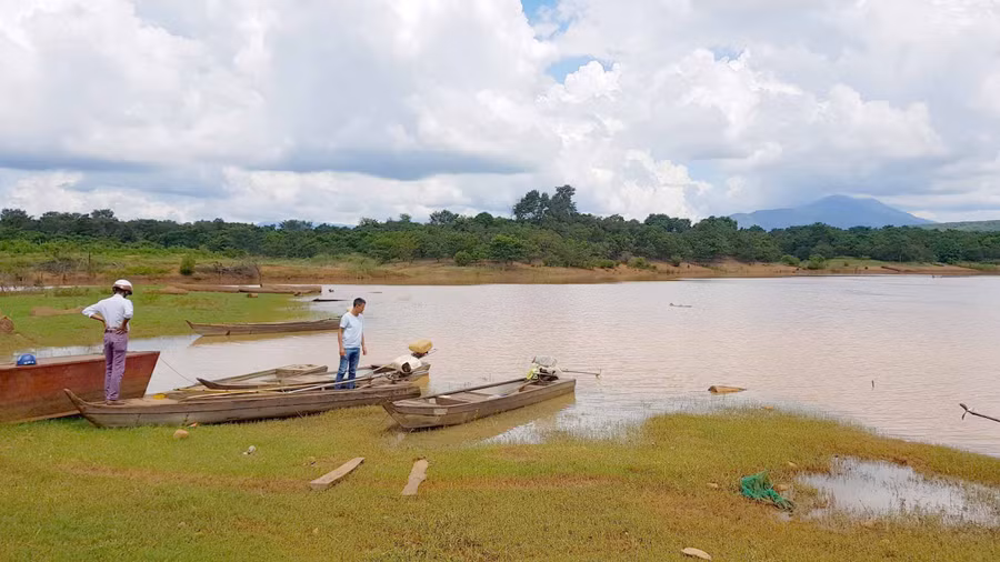 Xã Ia Khai (huyện Ia Grai) hiện có hơn 70 chiếc tàu, thuyền nhưng công tác kiểm tra, nhắc nhở người dân đảm bảo các biện pháp an toàn còn chưa thường xuyên. Ảnh: Lê Văn Ngọc