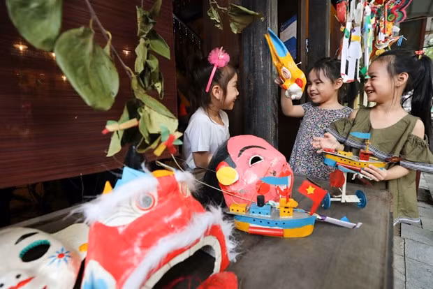 Nhiều hoạt động hấp dẫn để thu hút khách du lịch được Ban Quản lý Phố cổ Hà Nội tiến hành dịp Tết Trung Thu (Nguồn: TTXVN)