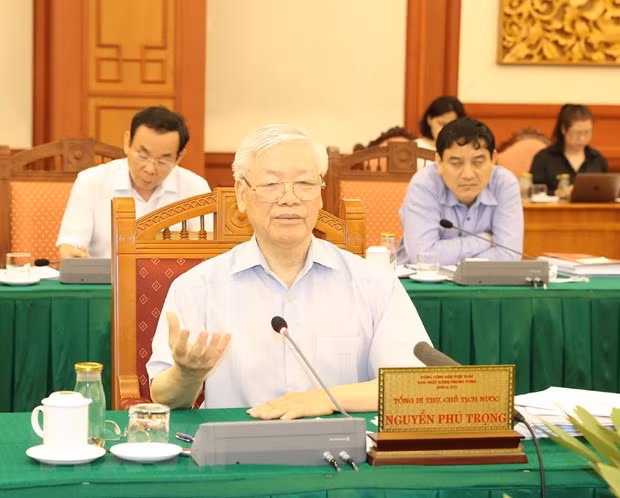  Tổng Bí thư, Chủ tịch nước Nguyễn Phú Trọng làm việc với Ban Thường vụ Thành ủy Thành phố Hồ Chí Minh. (Ảnh: Trí Dũng/TTXVN)