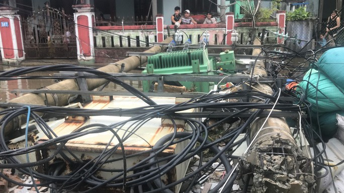  Trạm biến áp bị đổ trong bão số 5 ở Thừa Thiên - Huế Ảnh: QUANG NHẬT