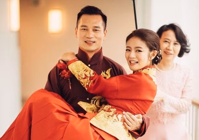 An Dĩ Hiên và Trần Vinh Luyện thông báo kết hôn vào tháng 3/2017. Tháng 6 cùng năm, cả 2 tổ chức hôn lễ và nhận được rất nhiều lời chúc phúc từ cộng đồng. Mỹ nhân 