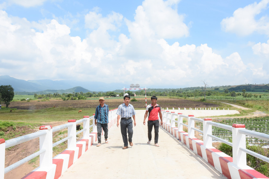 Cây cầu dân sinh giúp các hộ dân xã Đak Pơ Pho (huyện Kông Chro) đi lại thuận tiện, yên tâm sản xuất. Ảnh: Minh Nguyễn