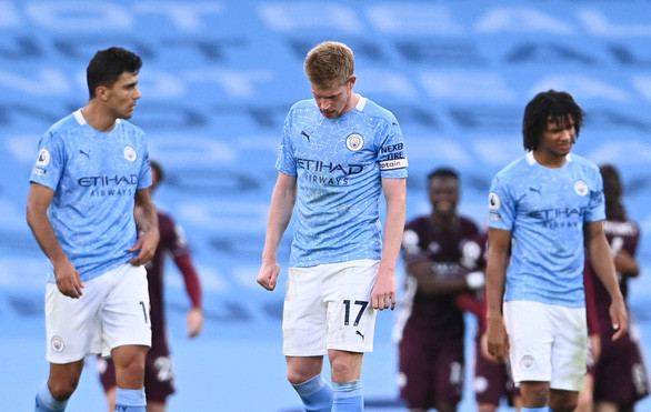Nỗi thất vọng của các cầu thủ Man City sau trận thua Leicester - Ảnh: REUTERS Nỗi thất vọng của các cầu thủ Man City sau trận thua Leicester - Ảnh: REUTERS