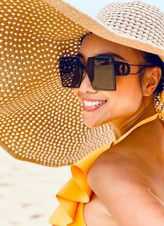 Tại đây người đẹp thoải mái diện bikini khoe làn da socola của mình ẢNH: NVCC