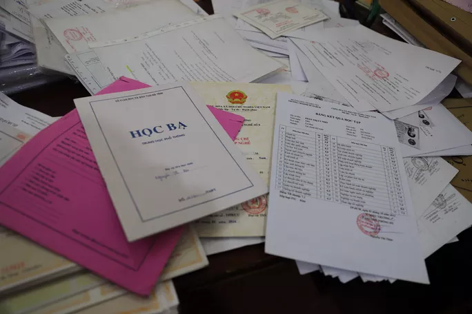 Cơ quan công an thu giữ hàng ngàn tài liệu