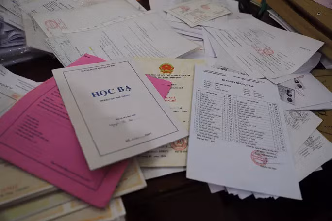 Cơ quan công an thu giữ hàng ngàn tài liệu