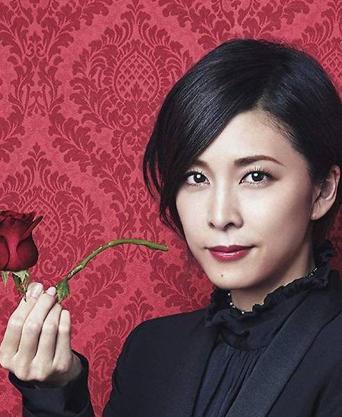 Yuko Takeuchi ghi dấu trong lòng người hâm mộ khi góp mặt trong bộ phim về nghệ thuật làm bánh truyền thống Nhật Bản "Asuka" giúp cô vang danh khắp châu Á.  Yuko Takeuchi ghi dấu trong lòng người hâm mộ khi góp mặt trong bộ phim về nghệ thuật làm bánh truyền thống Nhật Bản