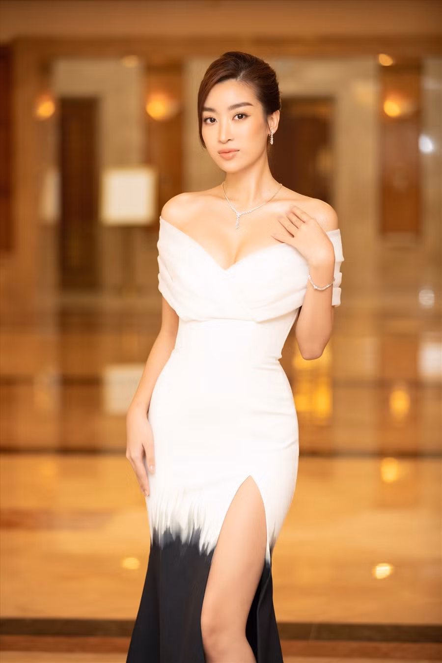 Hoa hậu Đỗ Mỹ Linh ngày càng thăng hạng nhan sắc sau 2 năm kết thúc nhiệm kỳ. Cô quay trở lại Hoa hậu Việt Nam năm nay với vị trí vô cùng quan trọng đó là Ban giám khảo. Ảnh: Sen Vàng.