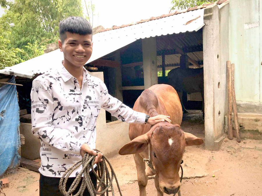 Ngoài giờ học, Đinh Thục phụ giúp bố mẹ rất nhiều việc nhà. Ảnh Nguyễn Giang (1).jpg