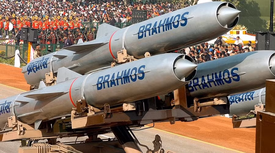  Tên lửa hành trình siêu thanh Brahmos (ảnh: Reuters)