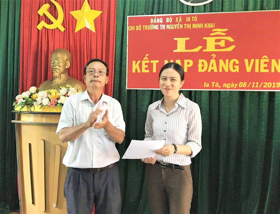  Đảng bộ xã Ia Tô (huyện Ia Grai) quan tâm kết nạp đảng viên trong lực lượng đoàn viên thanh niên. Ảnh: H.Đ.T