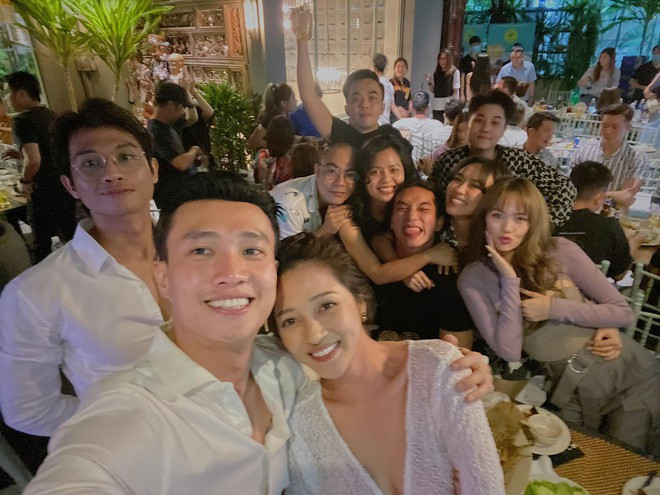 Quốc Trường tình tứ khoác vai ca sĩ Bảo Anh ẢNH: FBNV