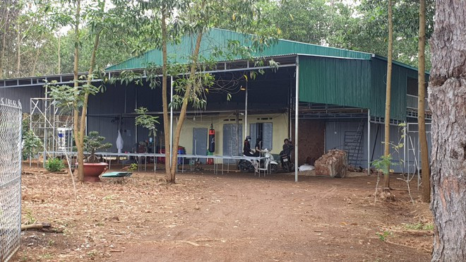 Căn nhà khung sắt, vách tôn rộng hơn 130 m2 do ông Nguyễn Đức Dạo xây dựng trái pháp luật tại khoảnh 6, TK 438A rừng cộng đồng (xã Lộc Phú) ẢNH: TRÙNG DƯƠNG