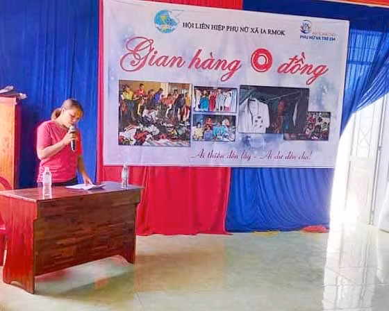 Lễ khai trương Gian hàng 0 đồng tại Nhà văn hóa xã Ia Rmok (huyện Krông Pa). Ảnh: Vũ Chi