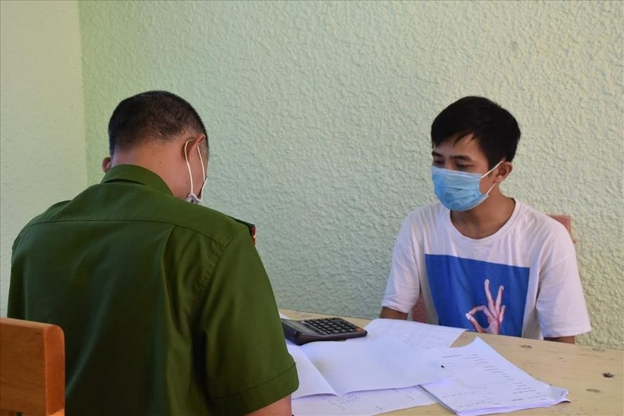 Bắt 4 đối tượng cầm cái đánh đề hàng chục tỉ đồng ở Quảng Nam. Ảnh: Công an Quảng Nam