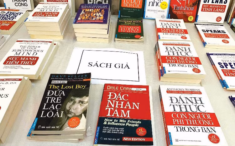 Sách giả các đầu sách của First News - Trí Việt. Ảnh: First News - Trí Việt. Sách giả các đầu sách của First News - Trí Việt. Ảnh: First News - Trí Việt.