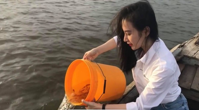 "Góc nghiêng thần thánh" của mỹ nhân 25 tuổi này khiến cư dân mạng trầm trồ ẢNH: CHỤP MÀN HÌNH