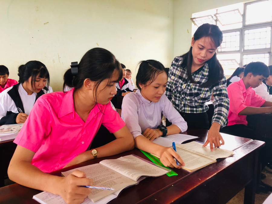 Nhờ những mô hình ý nghĩa, giáo viên và học sinh xem ngôi trường như mái nhà thứ 2. Ảnh: Phan Lài