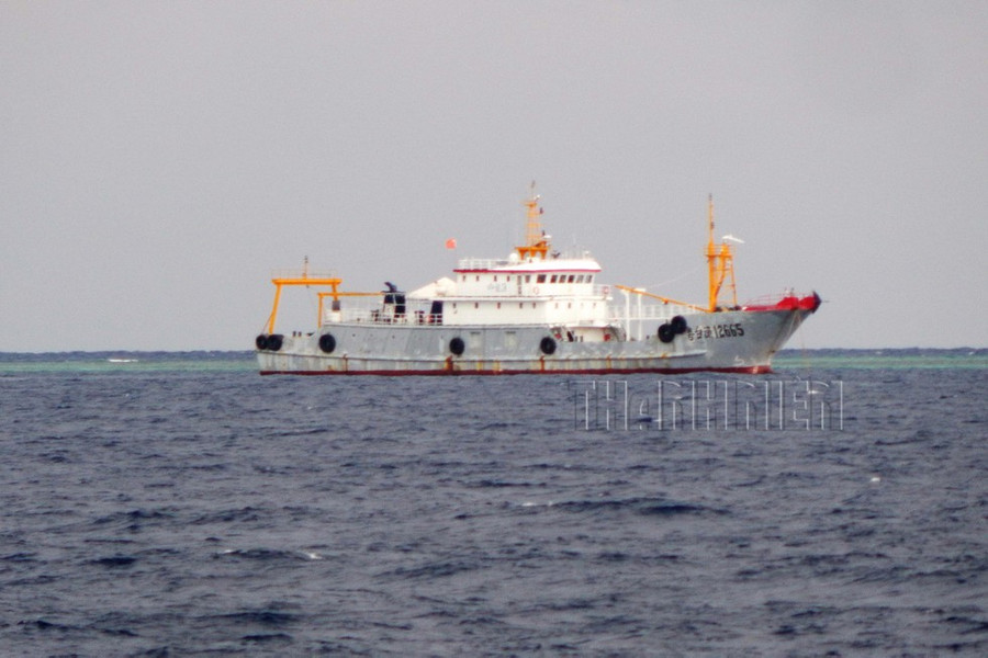 Tàu cá vỏ sắt Việt Đài Ngư 12665 tại Trường Sa, tháng 10.2019. ẢNH: MAI THANH HẢI