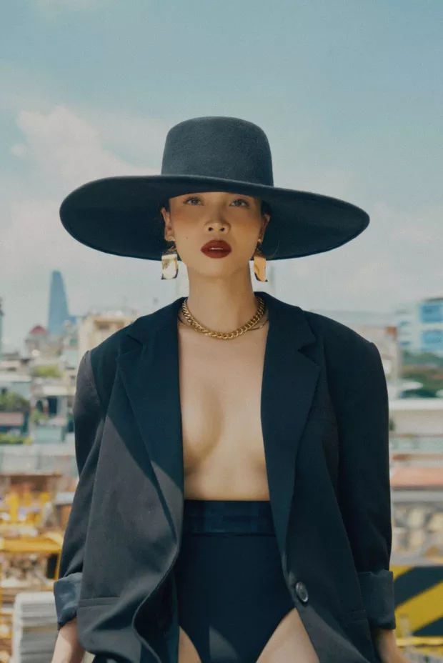 Được biết, để có sắc vóc gợi cảm hết nấc như hiện tại, Yến Trang đã hạ quyết tâm ép cân, áp dụng chế độ ăn kiêng khoa học.