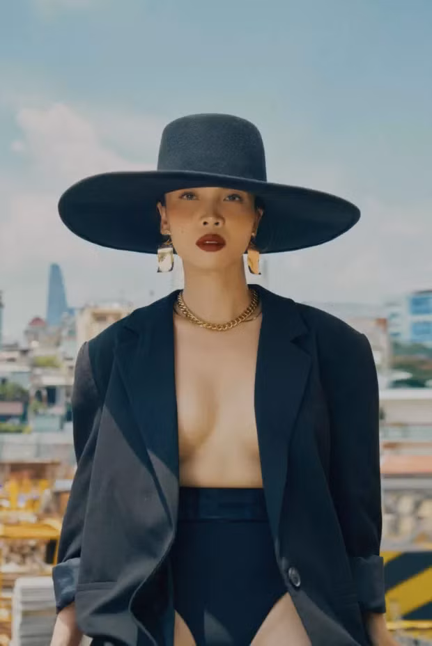 Được biết, để có sắc vóc gợi cảm hết nấc như hiện tại, Yến Trang đã hạ quyết tâm ép cân, áp dụng chế độ ăn kiêng khoa học.