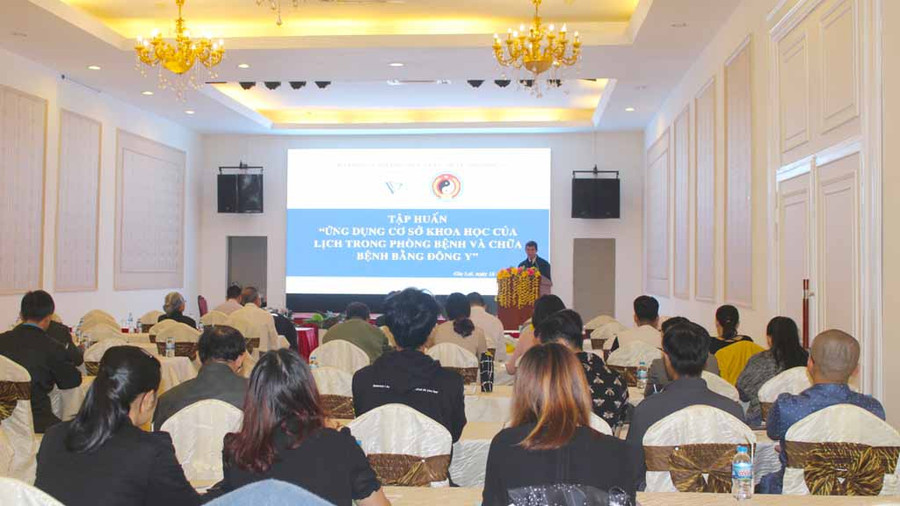 Toàn cảnh lớp tập huấn do Hội Đông y tỉnh phối hợp tổ chức. Ảnh: Phan Lài 