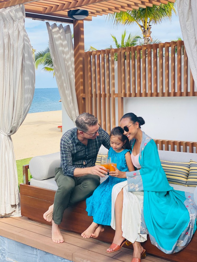 Nữ ca sĩ chia sẻ cô cũng đang phụ ông xã trong việc kinh doanh thực phẩm chức năng. Đây là một việc làm khá thú vị giúp giọng ca gốc Long Khánh hiểu hơn về lĩnh vực kinh doanh và có thể mang đến sức khỏe cho cộng đồng ẢNH: NVCC