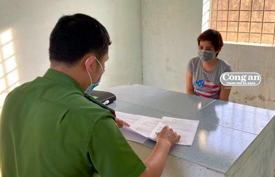  Cơ quan điều tra lấy lời khai của bà Anh.