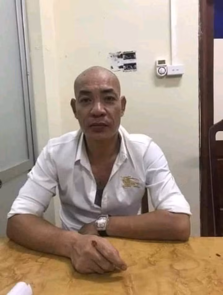 Dũng bị tạm giữ khi tham gia bữa "tiệc thác loạn" ở Hoà Bình. Dũng bị tạm giữ khi tham gia bữa