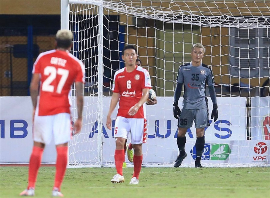 Bùi Tiến Dũng tiếp tục là chủ đề tranh cãi sau trận bán kết Cúp Quốc gia 2020. Ảnh: VPF