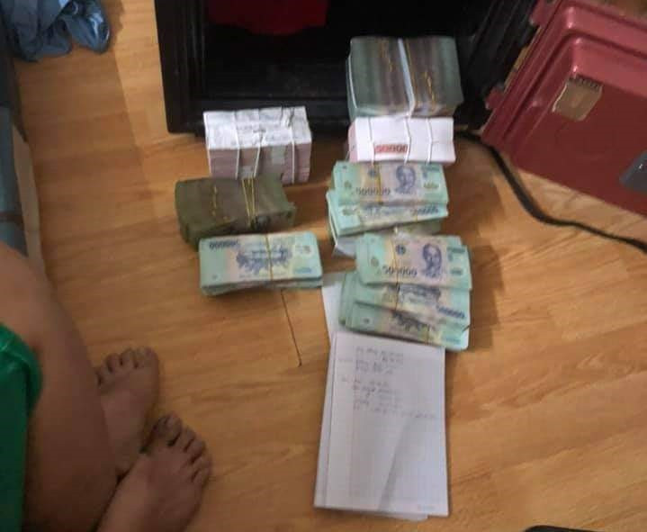 Tang vật cơ quan công an thu giữ được trong đường dây đánh bạc. Ảnh: CACC Tang vật cơ quan công an thu giữ được trong đường dây đánh bạc. Ảnh: CACC