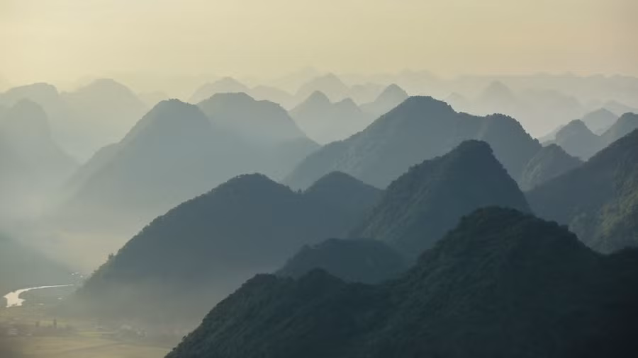 Ngất ngây với cảnh đẹp đón bình minh ở Bắc Sơn, Lạng Sơn. Anh Tuấn tâm sự đợi tình hình dịch bệnh Covid-19 ổn định, anh sẽ tiếp tục 