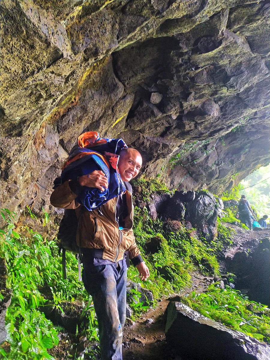 Nguyễn Quang Tưởng trong một chuyến xê dịch, khám phá các thắng cảnh Gia Lai. Ảnh: Minh Châu 