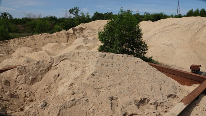 Một góc bãi cát “khủng” ở thôn Phong Niên Thượng Ảnh: Phạm Anh  Một góc bãi cát “khủng” ở thôn Phong Niên Thượng Ảnh: Phạm Anh
