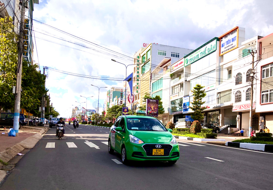 Đến thời điểm này, Phòng Cảnh sát Giao thông Công an tỉnh Gia Lai đã cấp mới, cấp đổi cho 248 trường hợp xe kinh doanh vận tải. Ảnh: Lê Hòa