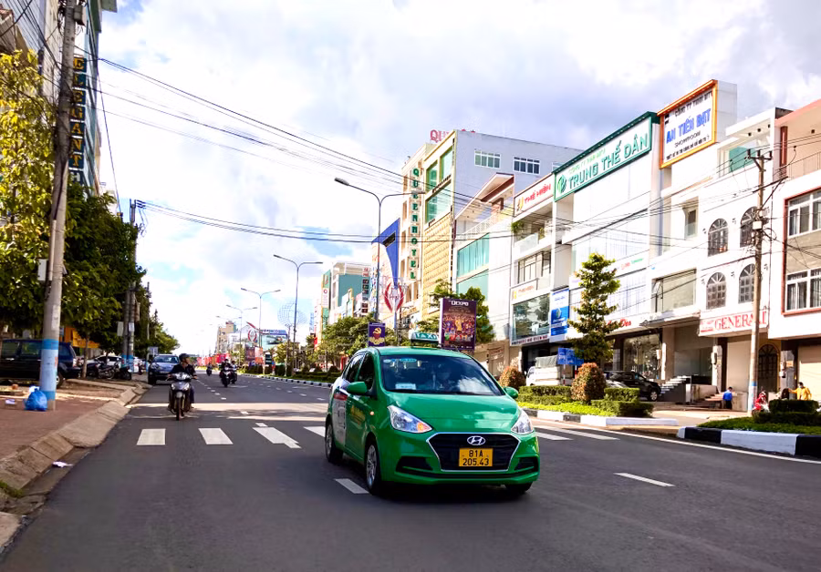 Đến thời điểm này, Phòng Cảnh sát Giao thông Công an tỉnh Gia Lai đã cấp mới, cấp đổi cho 248 trường hợp xe kinh doanh vận tải. Ảnh: Lê Hòa