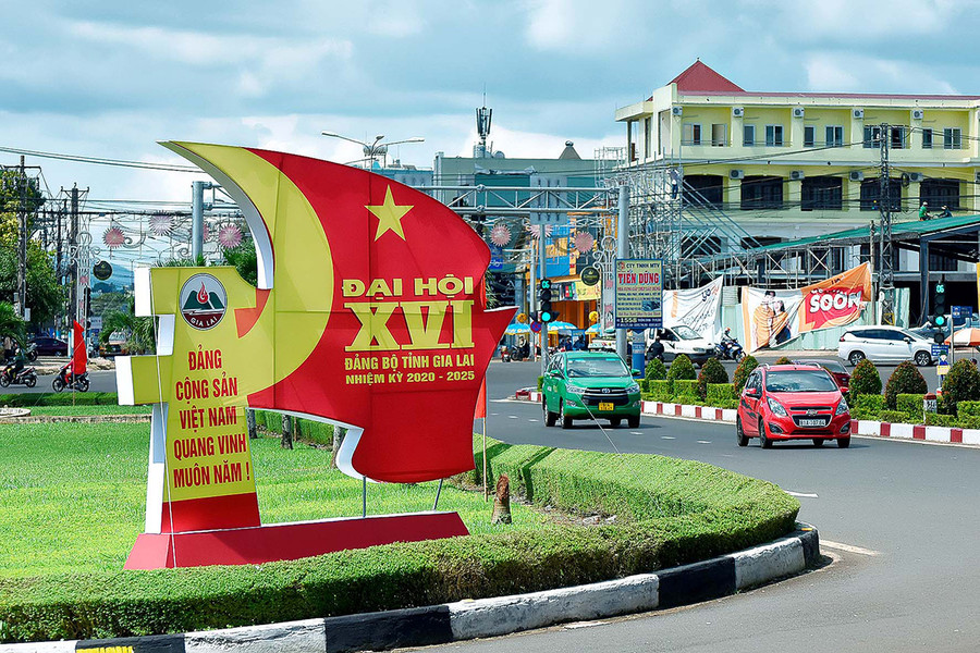 Việc tuyên truyền về Đại hội đại biểu Đảng bộ tỉnh Gia Lai lần thứ XVI (nhiệm kỳ 2020-2025) được thực hiện rất phong phú, đa dạng nhằm thu hút sự quan tâm, chú ý của người dân. Việc tuyên truyền về Đại hội đại biểu Đảng bộ tỉnh Gia Lai lần thứ XVI (nhiệm kỳ 2020-2025) được thực hiện rất phong phú, đa dạng nhằm thu hút sự quan tâm, chú ý của người dân.