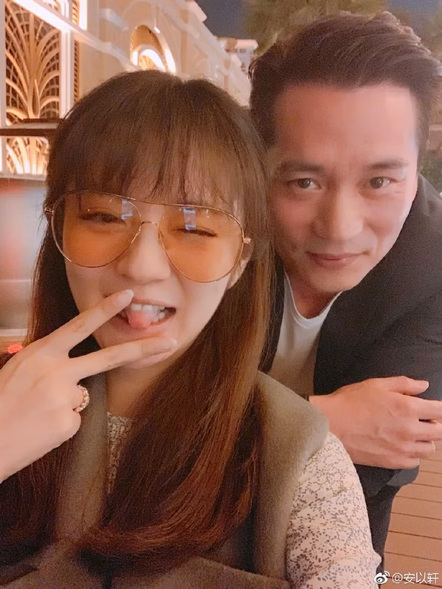 Ngoài những món quà vật chất, ông xã tỷ phú của mỹ nhân 