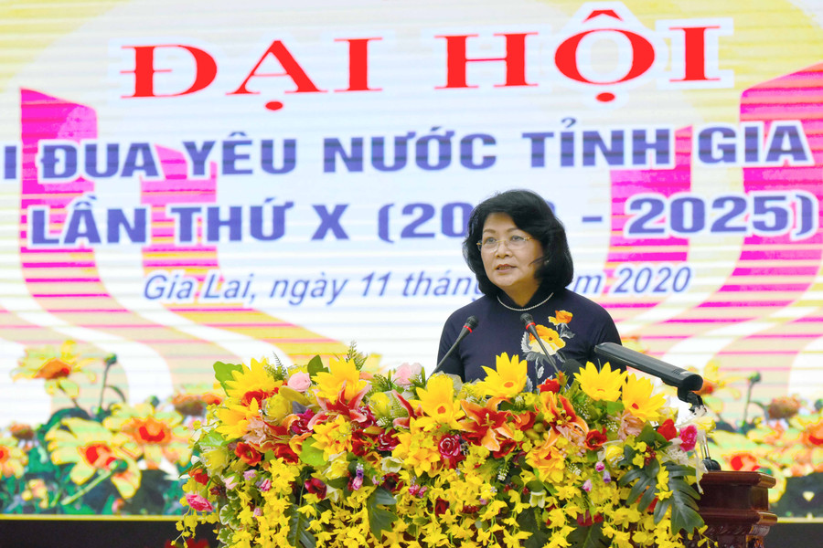 Bà Đặng Thị Ngọc Thịnh-Ủy viên Ban Chấp hành Trung ương Đảng, Phó Chủ tịch nước, Phó Chủ tịch thứ nhất Hội đồng Thi đua-Khen thưởng Trung ương, phát biểu tại Đại hội Thi đua yêu nước tỉnh Gia Lai lần thứ X. Ảnh: Đức Thụy