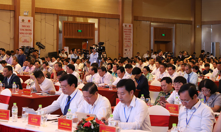 Các đại biểu tham gia hội nghị đối thoại. Ảnh: Phan Lài