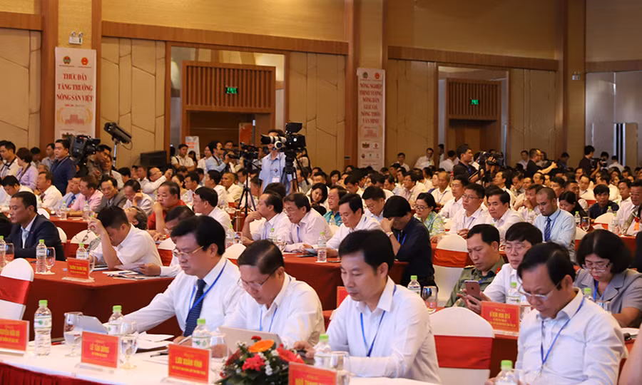 Các đại biểu tham gia hội nghị đối thoại. Ảnh: Phan Lài